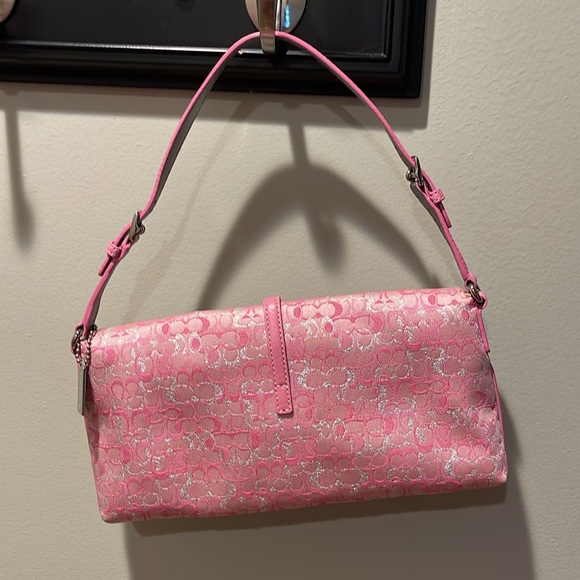 COACH RARE Vintage (04) Y2K Baby Pink and Silver Metallic Demi Clip Shoulder Bag - Picture 3 of 5